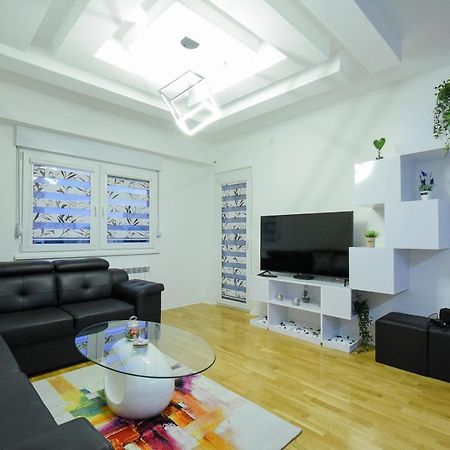 Luxury "Cube" Apartment Skopje Exterior photo