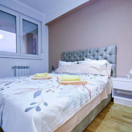 Luxury "Cube" Apartment Skopje Exterior photo